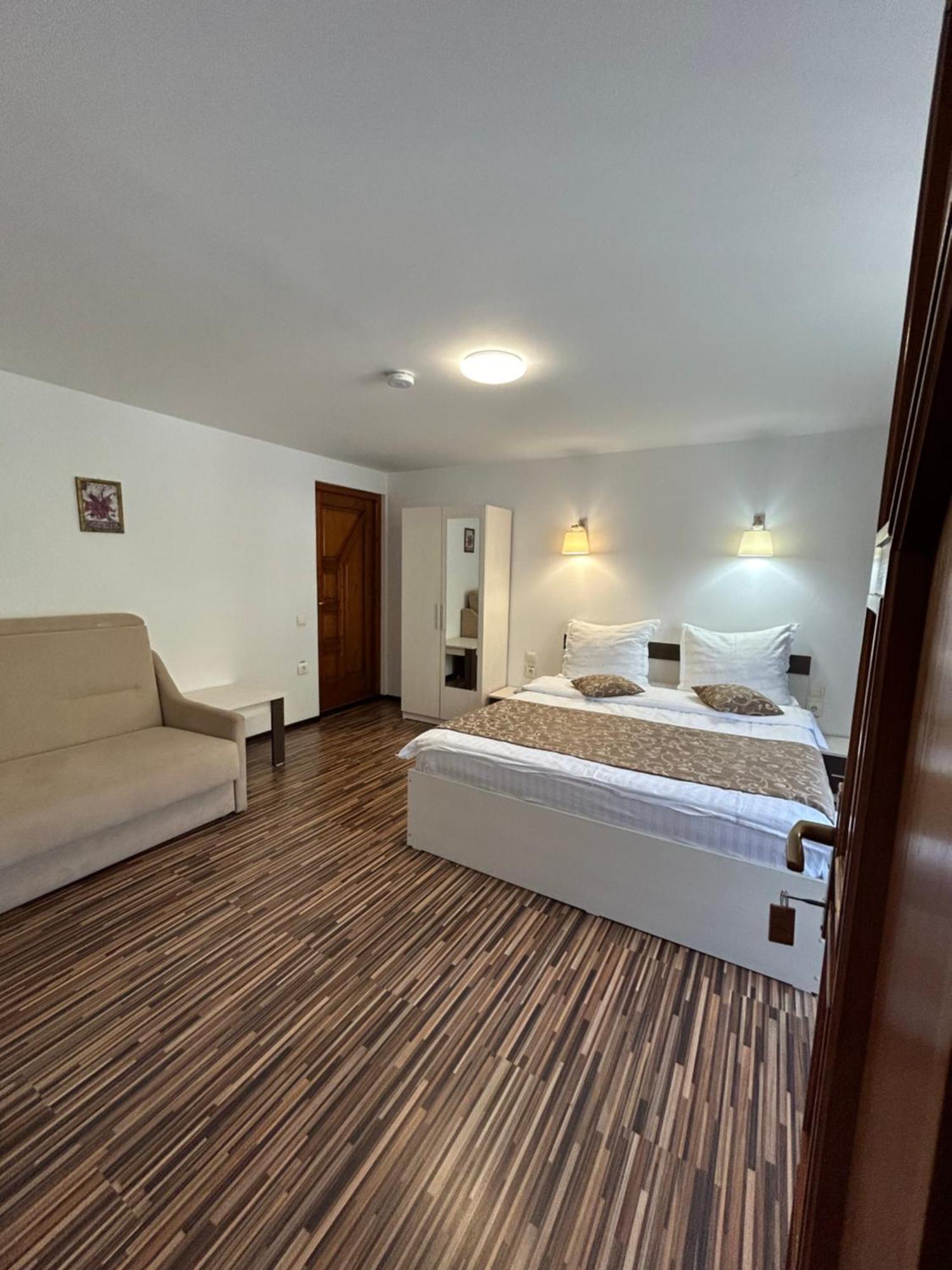 Casa Mia Hotel Moeciu De Sus Ngoại thất bức ảnh